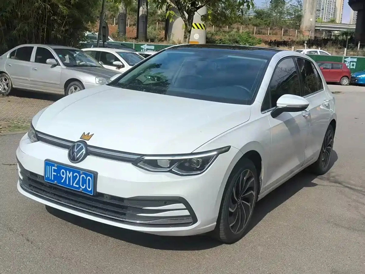 VOLKSWAGEN GOLF  2022