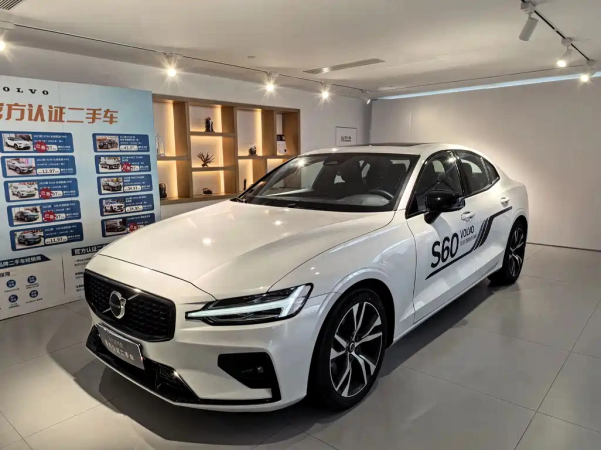 VOLVO S60  2024