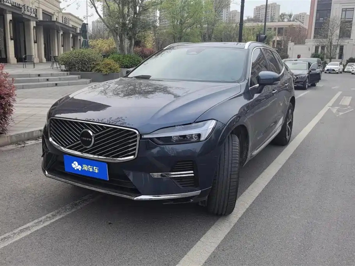 VOLVO XC60  2025