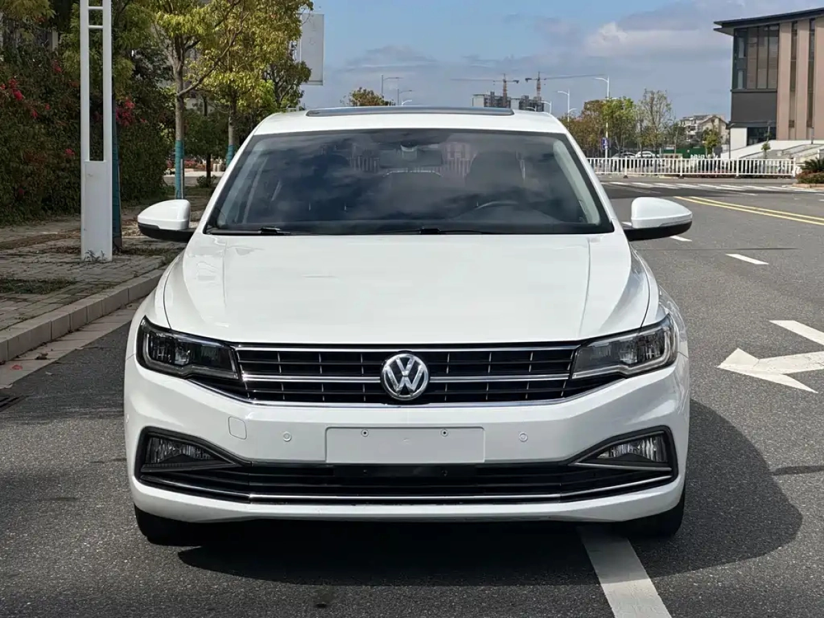 VOLKSWAGEN BORA
