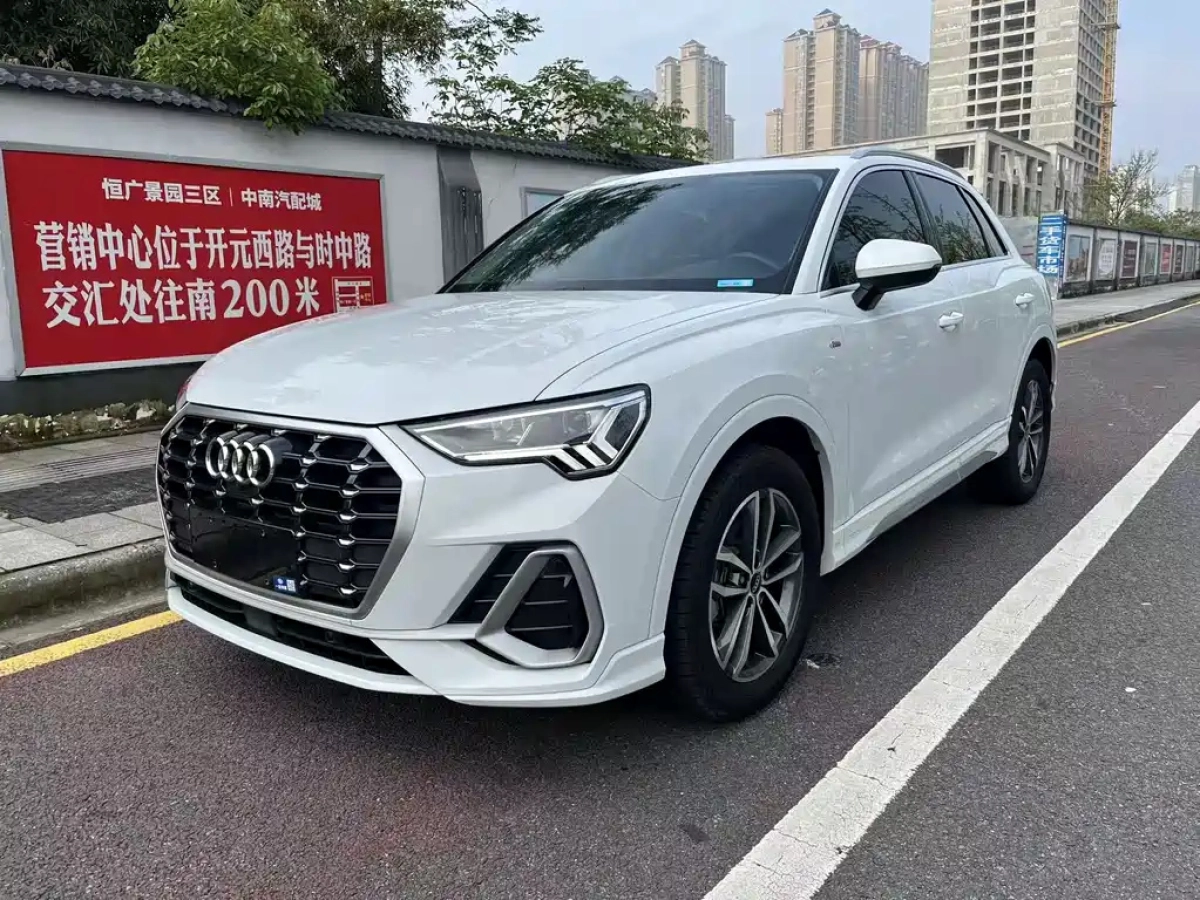 AUDI Q3