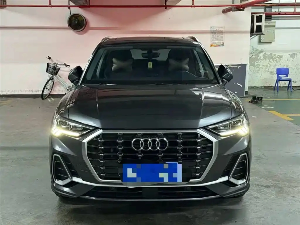 AUDI Q3