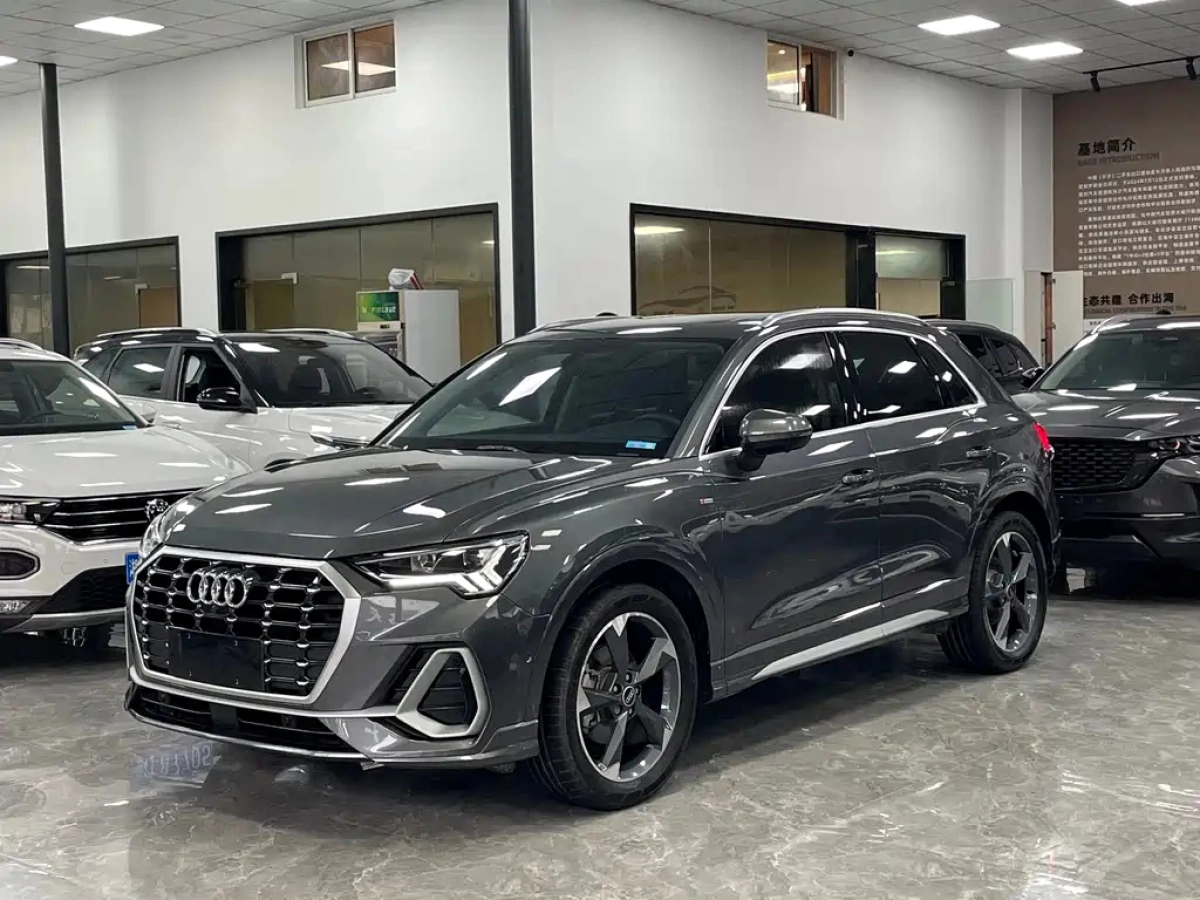 AUDI Q3  2022