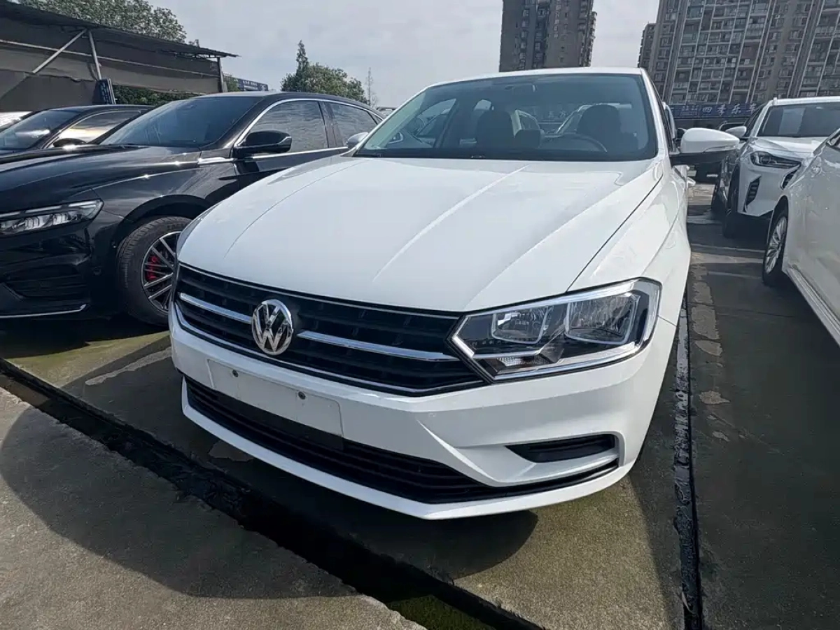 VOLKSWAGEN BORA  2022