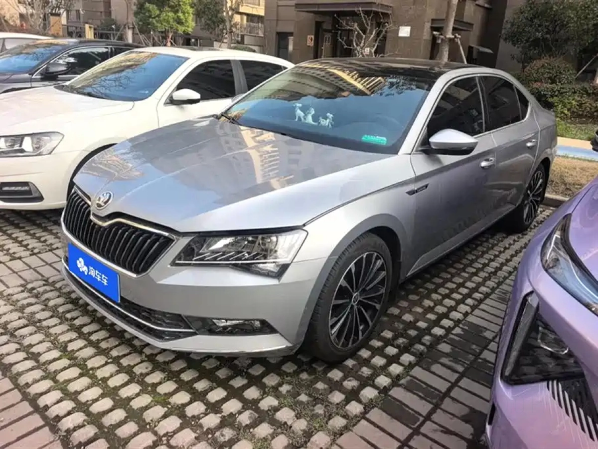 SKODA SUPERB