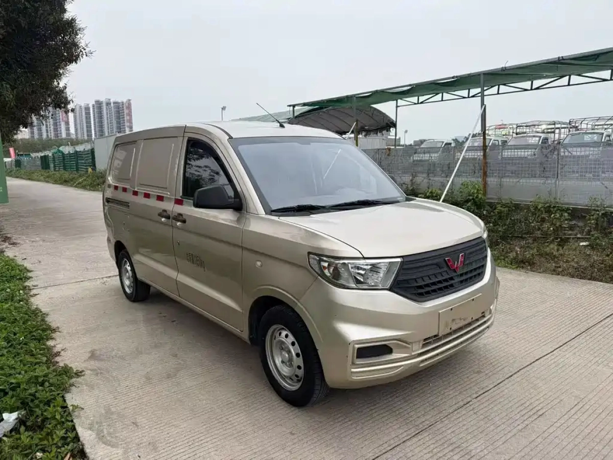 WULING HONGGUANG V