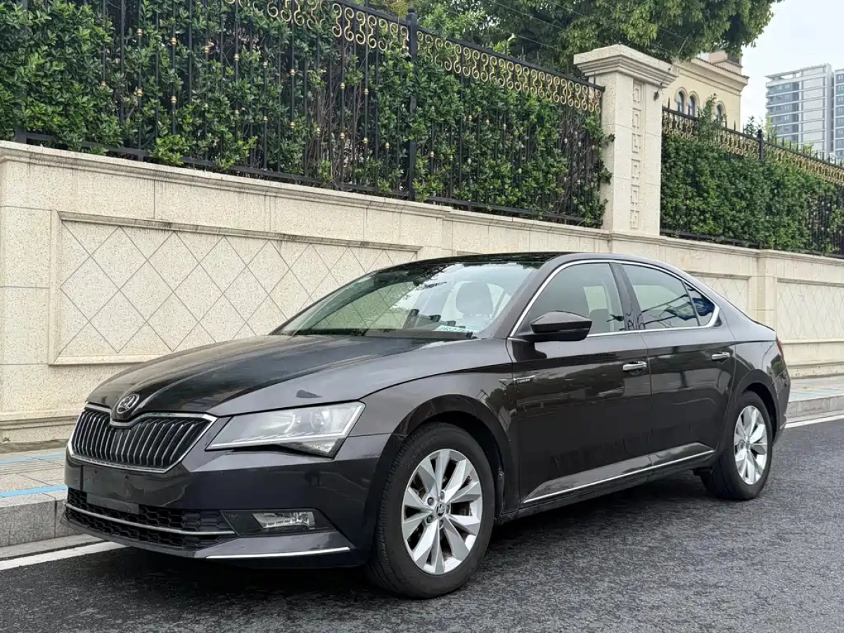 SKODA SUPERB