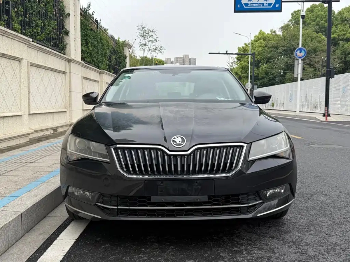 SKODA SUPERB