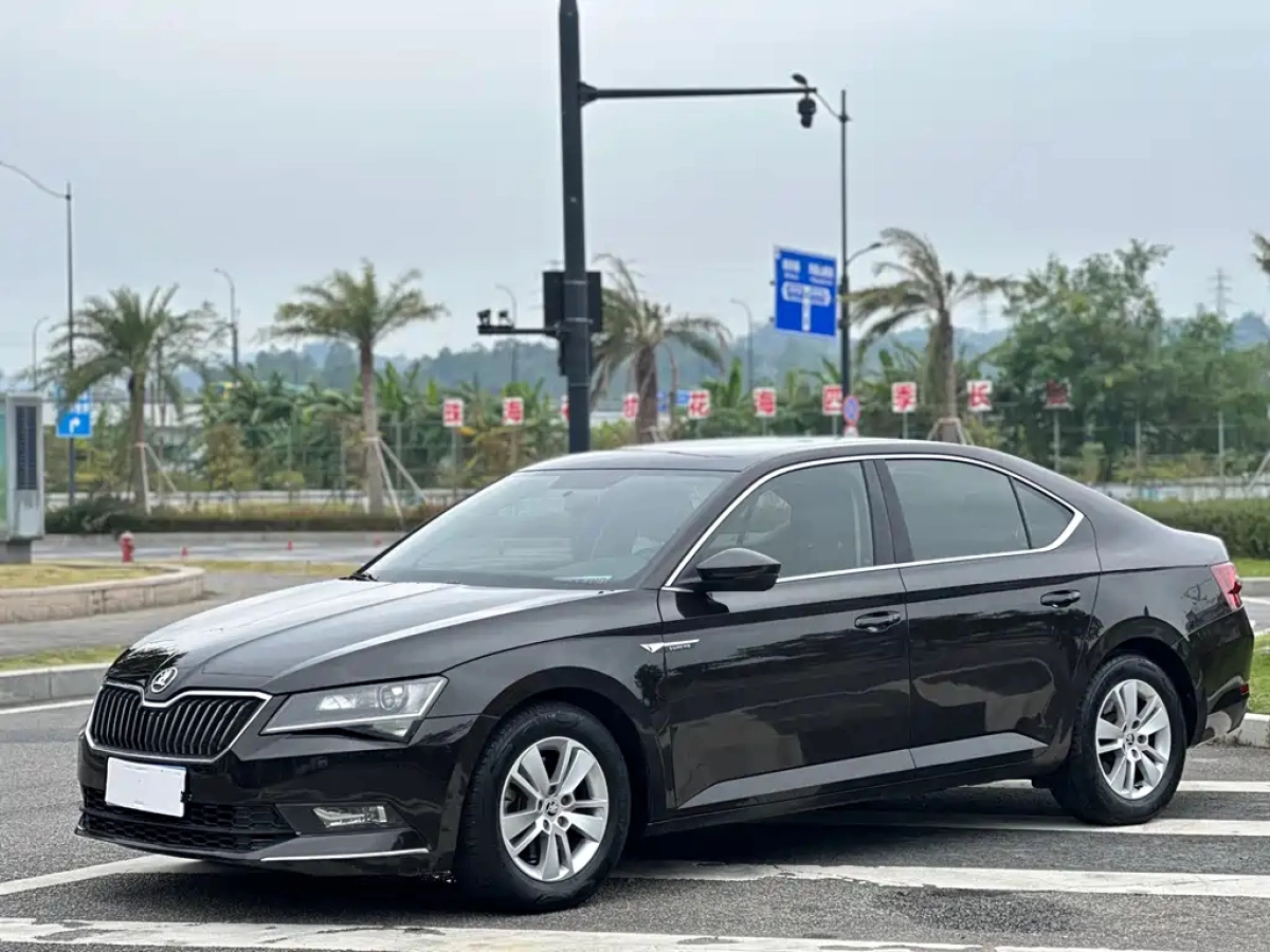 SKODA SUPERB