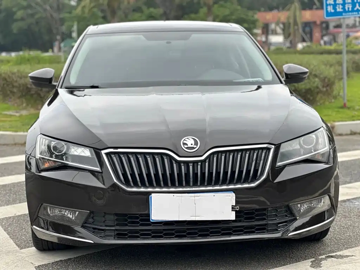 SKODA SUPERB