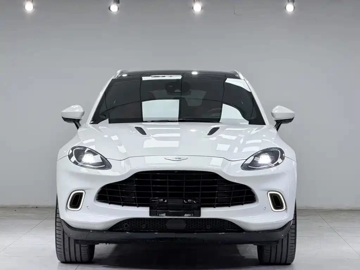 ASTON MARTIN DBX
