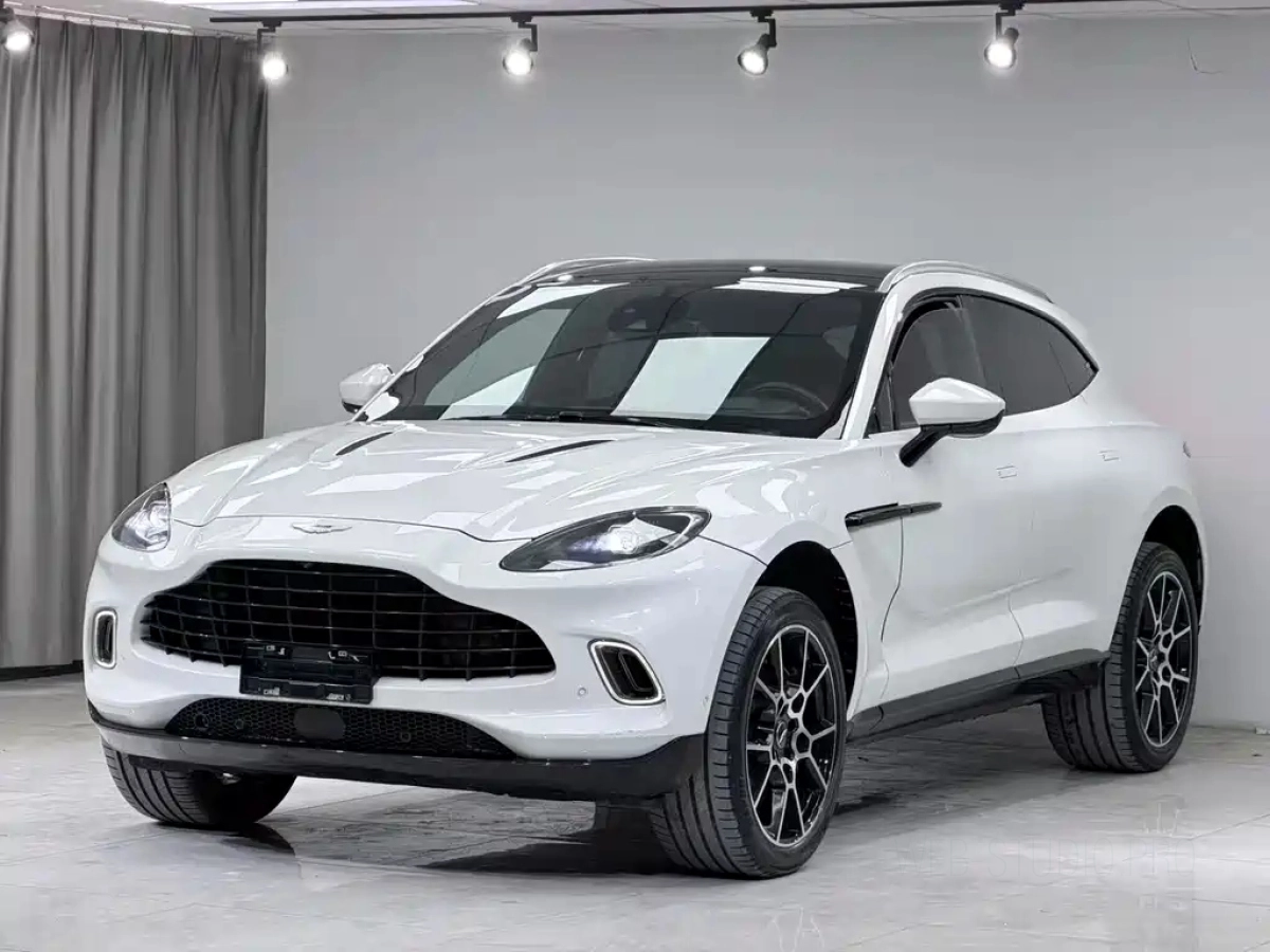 ASTON MARTIN DBX