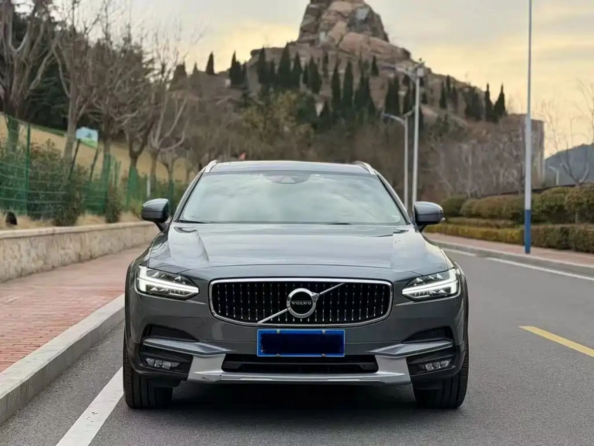 VOLVO V90
