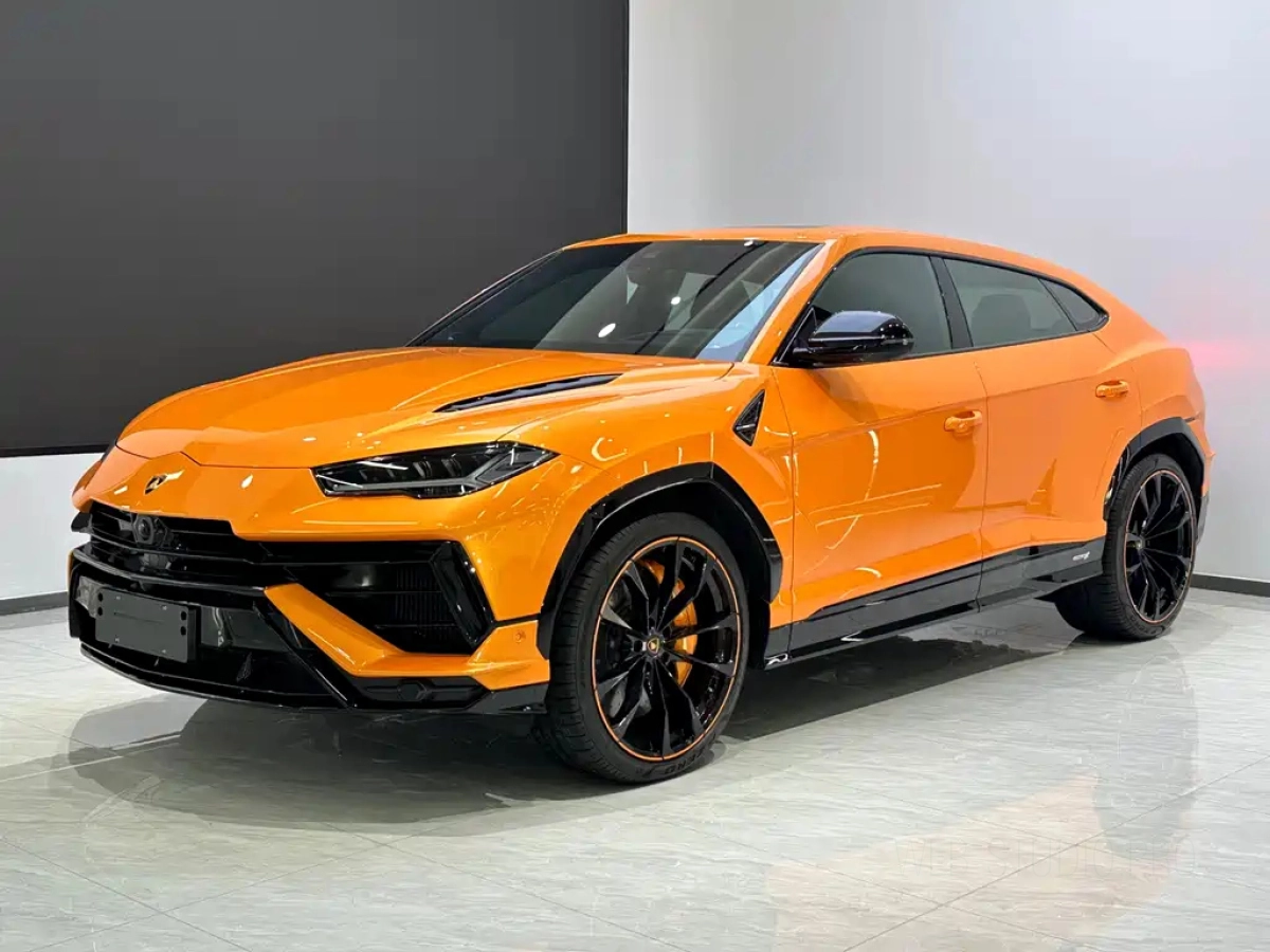 LAMBORGHINI URUS  2024