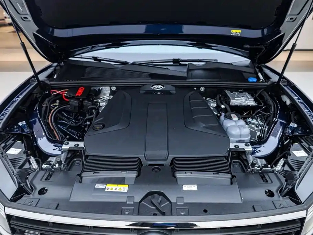 VOLKSWAGEN TOUAREG  2025