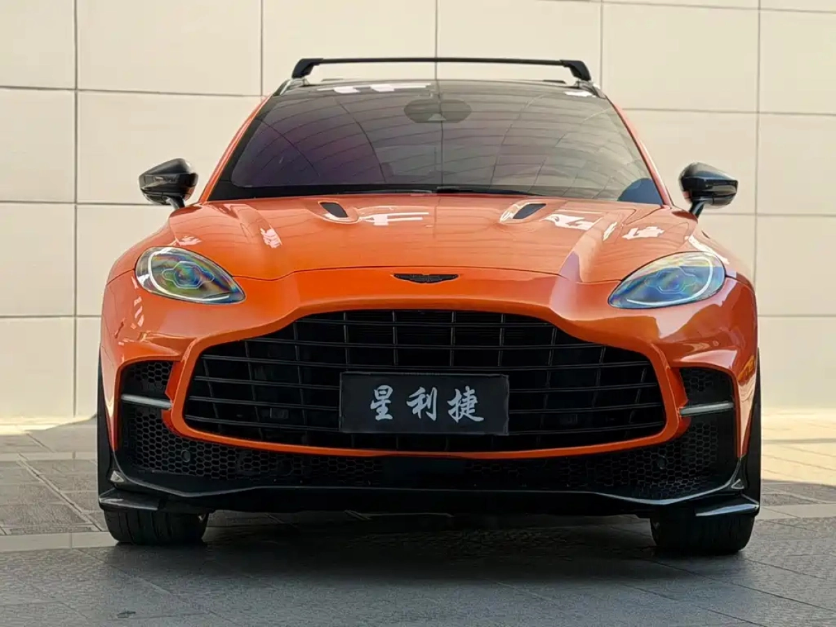 ASTON MARTIN DBX