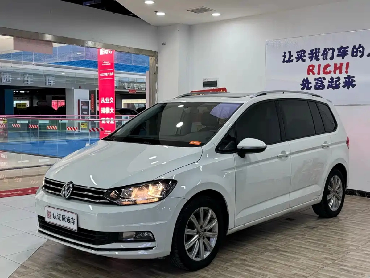 VOLKSWAGEN TOURAN