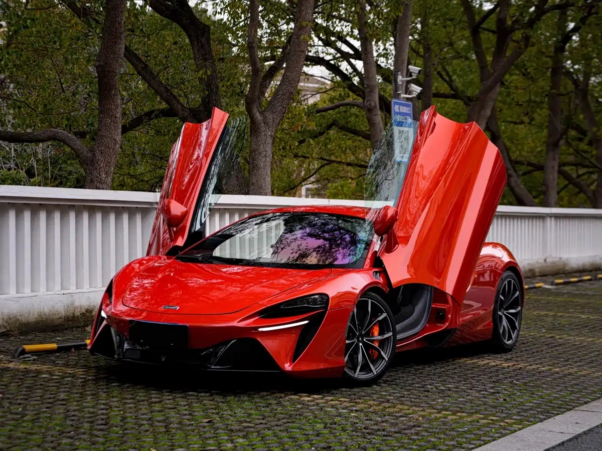 MCLAREN ARTURA  2024