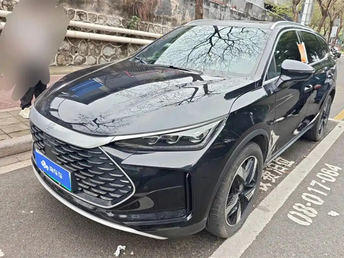 BYD TANG  2024