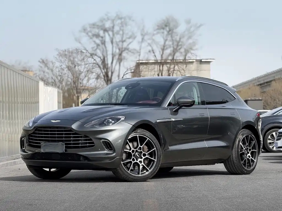ASTON MARTIN DBX  2021