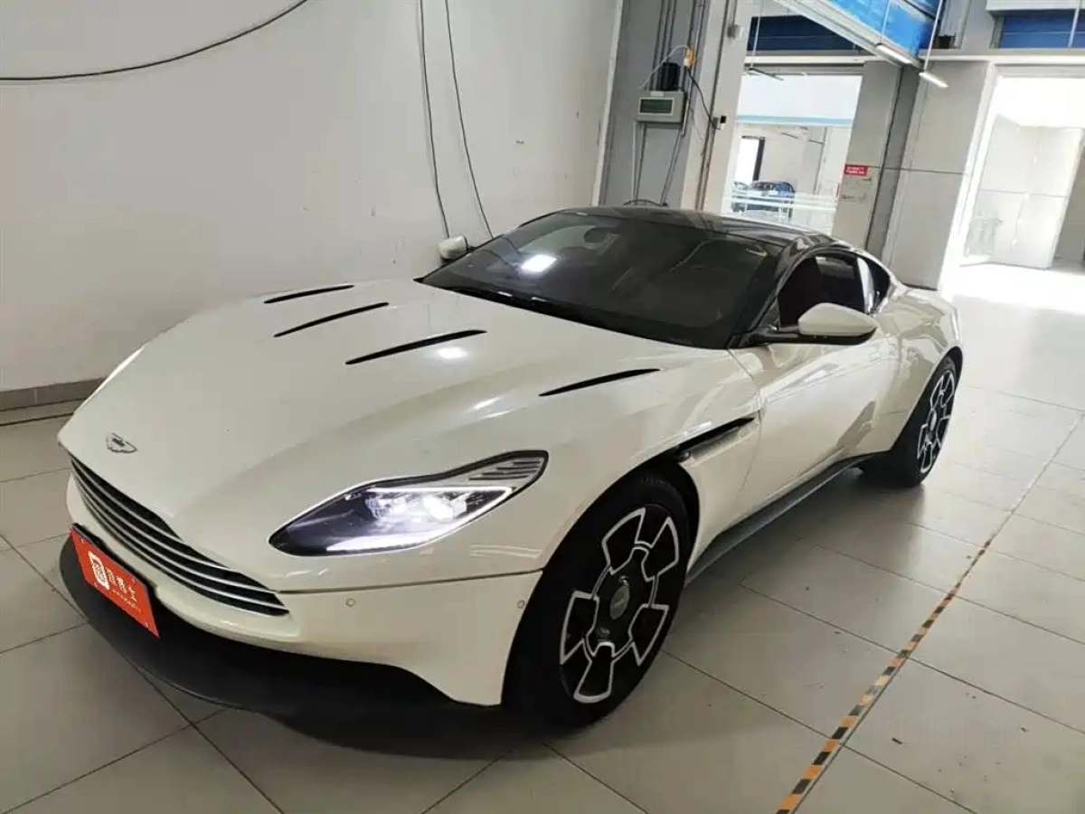ASTON MARTIN DB11