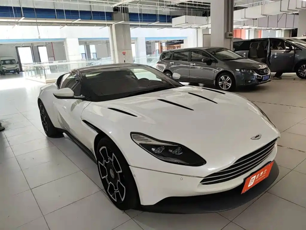 ASTON MARTIN DB11