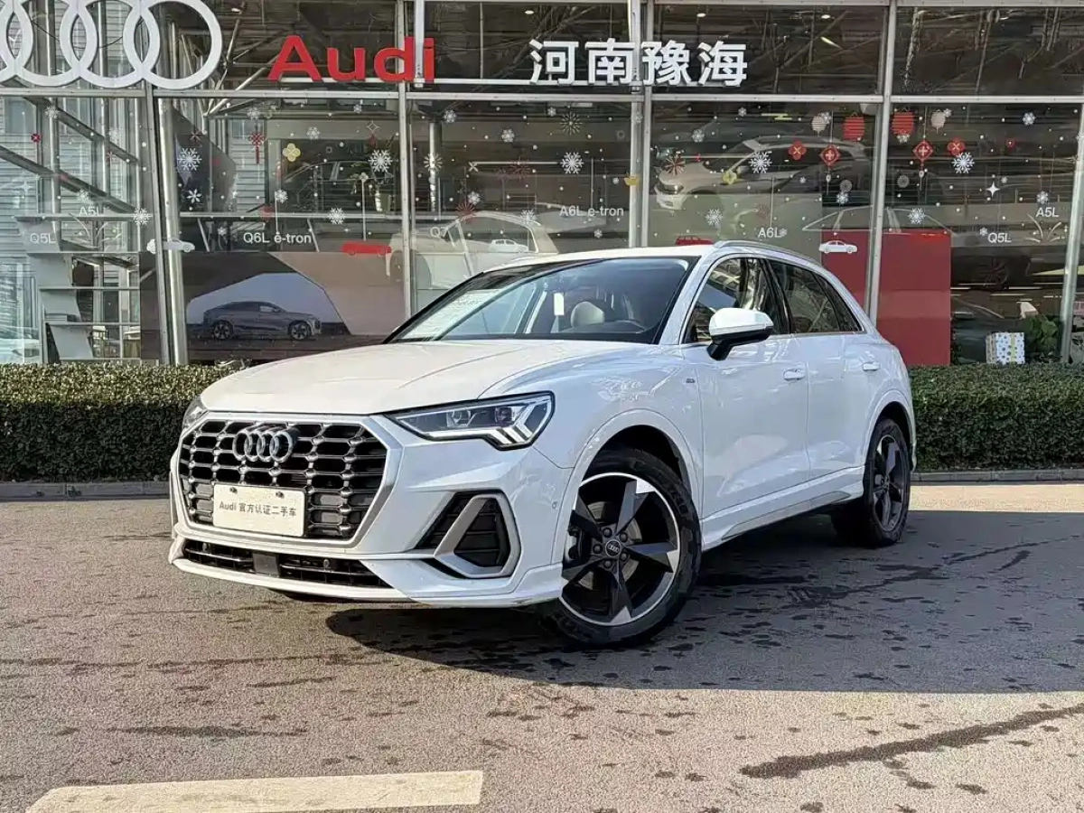 AUDI Q3  2024