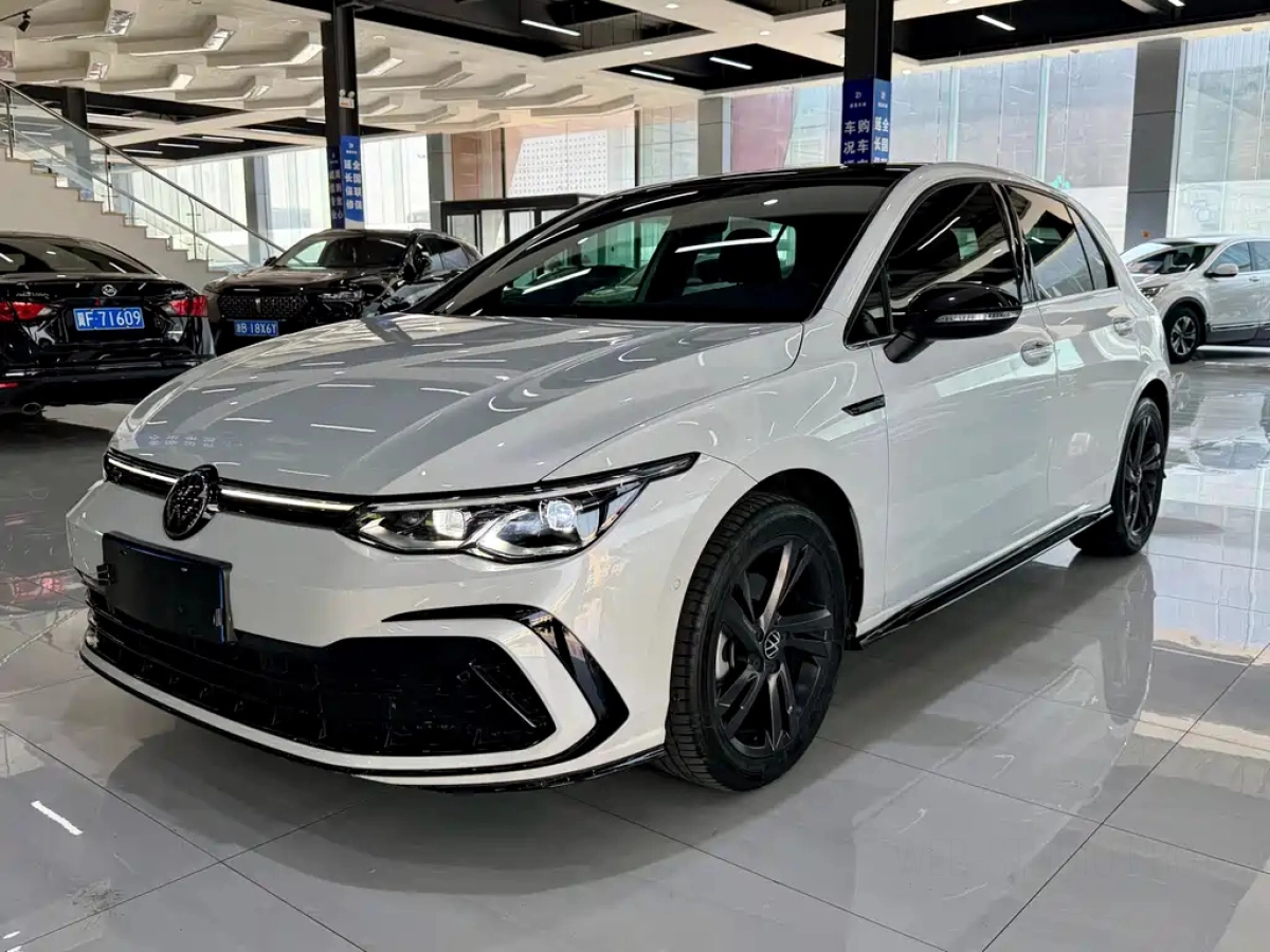 VOLKSWAGEN GOLF  2022