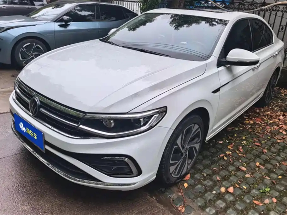 VOLKSWAGEN BORA  2024