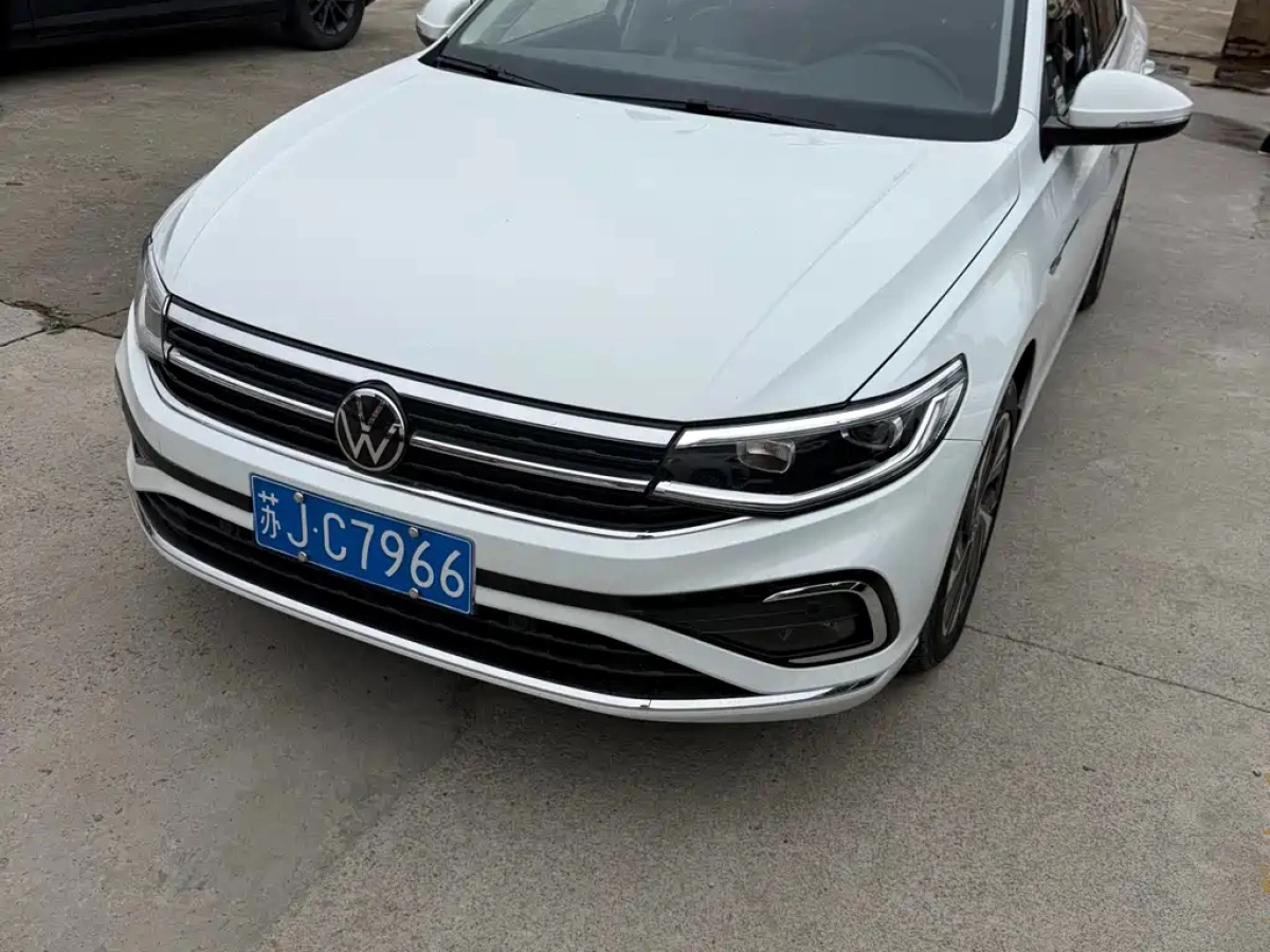 VOLKSWAGEN BORA  2024