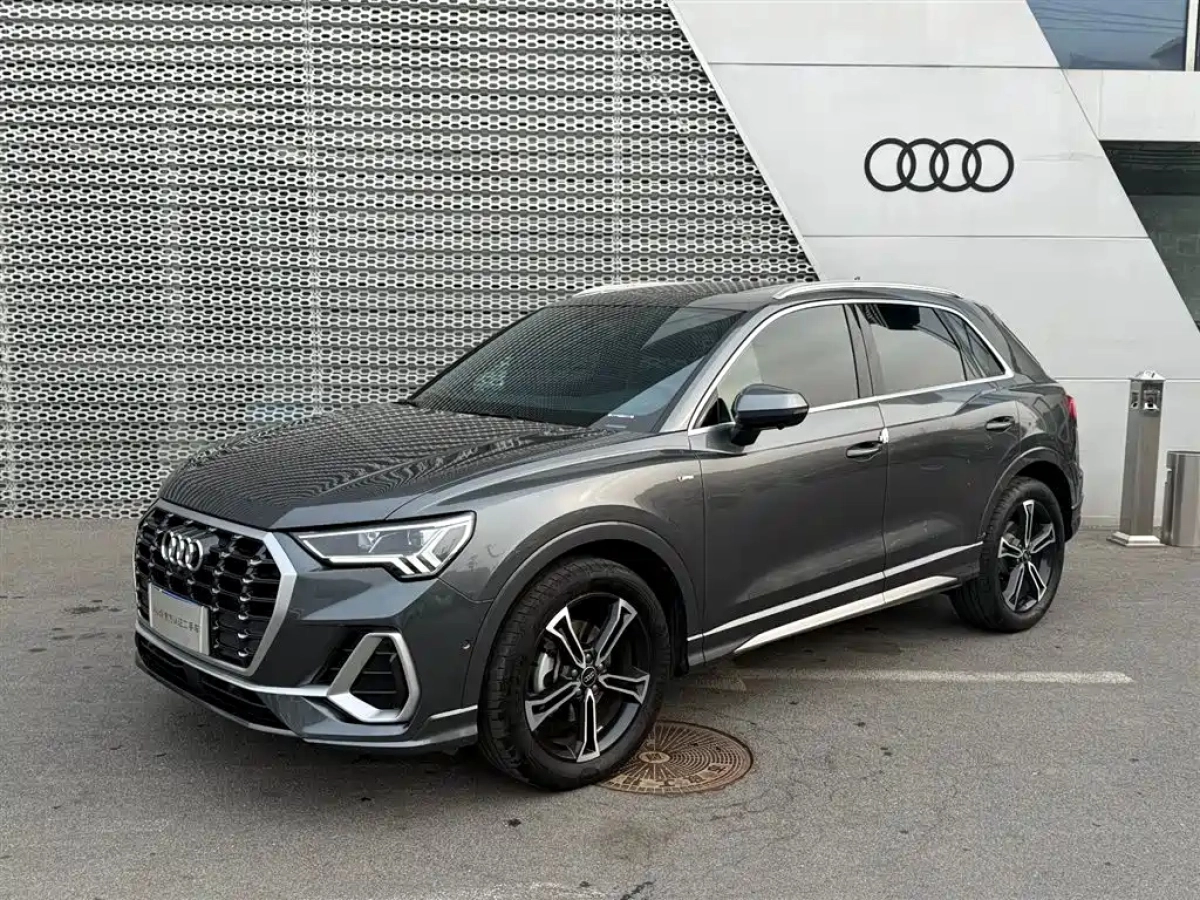 AUDI Q3  2022