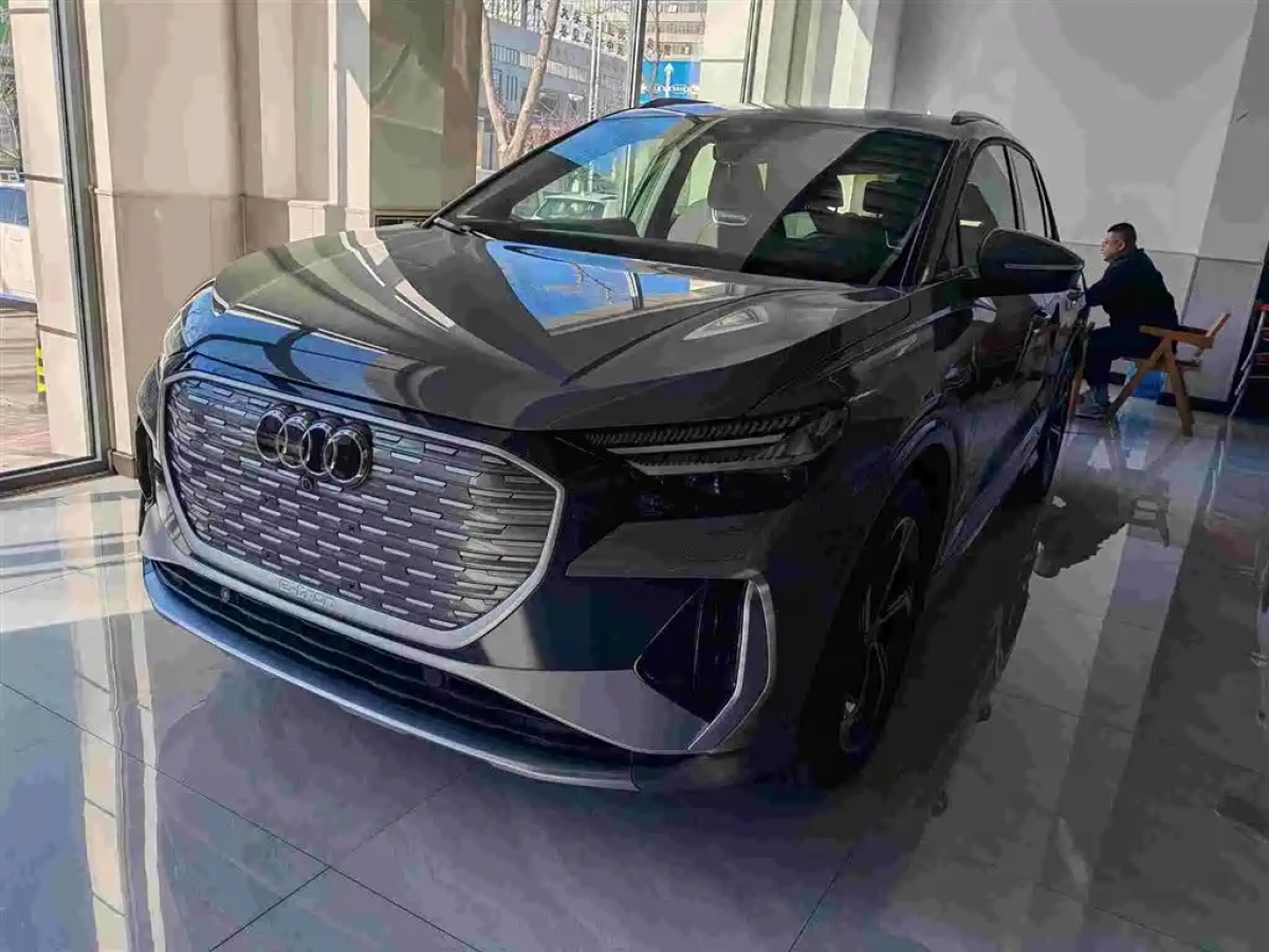 AUDI Q4 E-TRON  2024