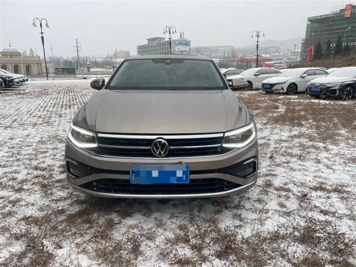 VOLKSWAGEN BORA  2023