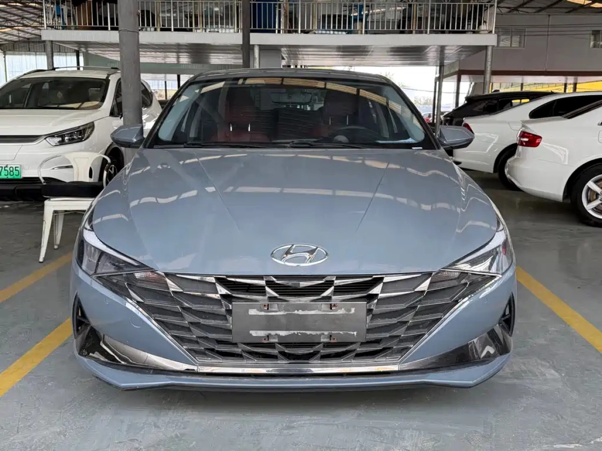 HYUNDAI ELANTRA