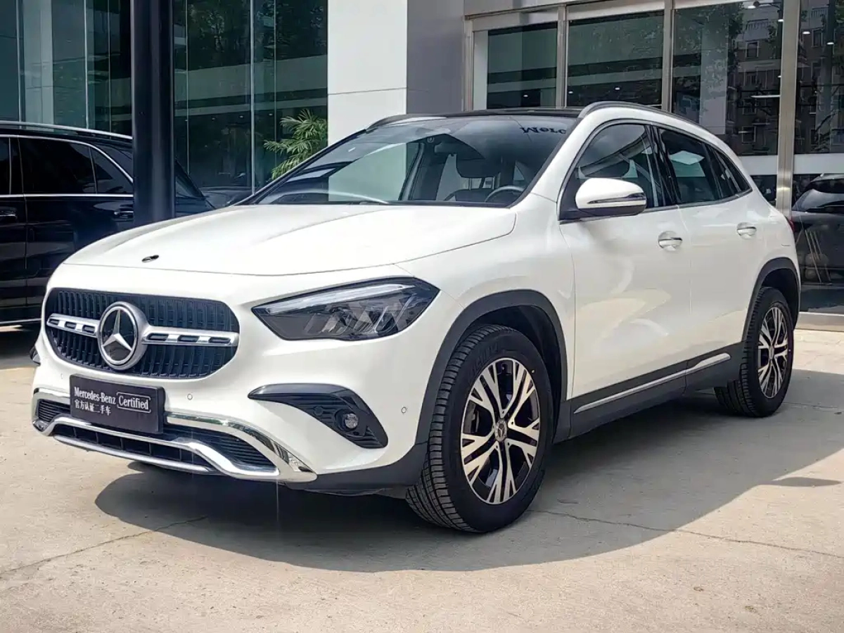 MERCEDES-BENZ GLA  2024