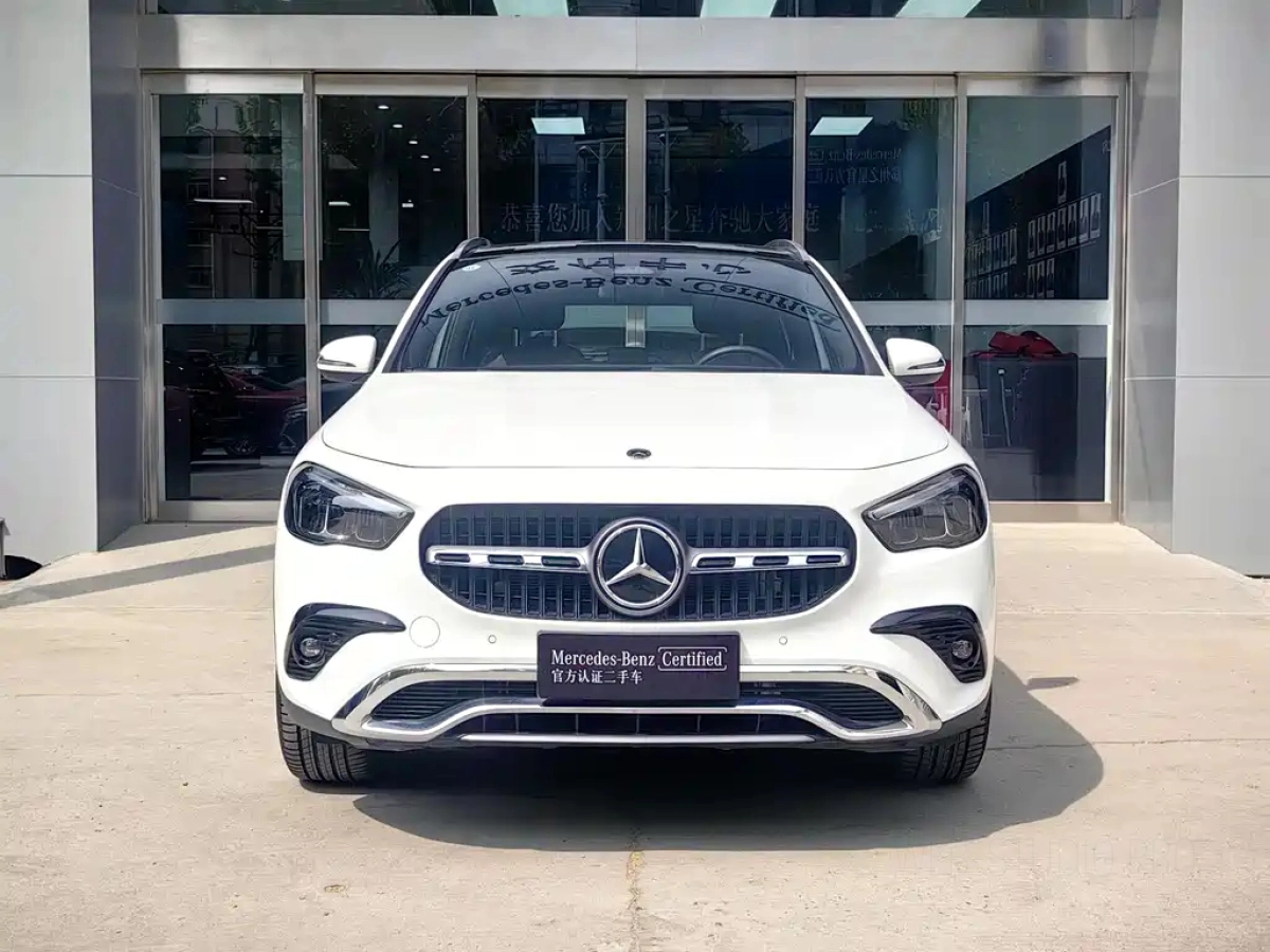 MERCEDES-BENZ GLA
