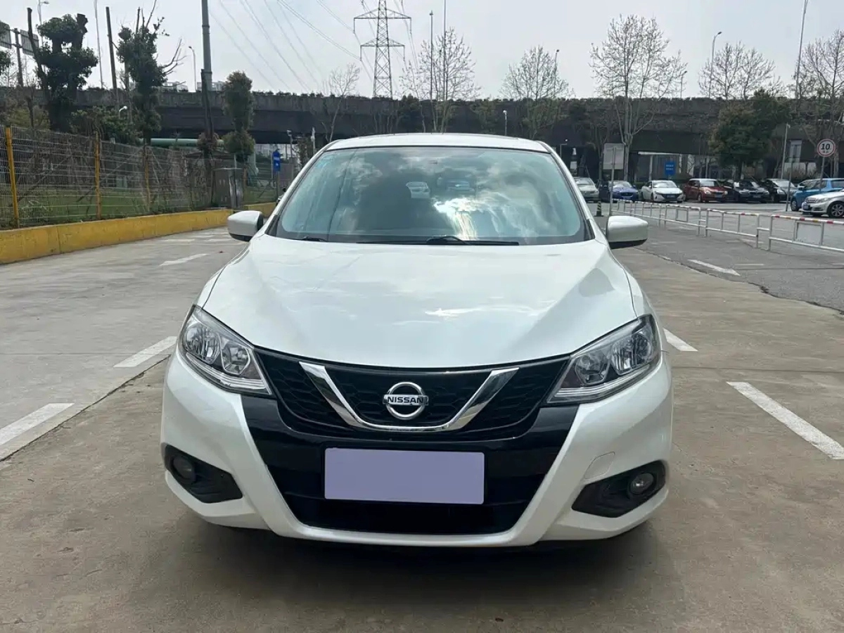 NISSAN TIIDA