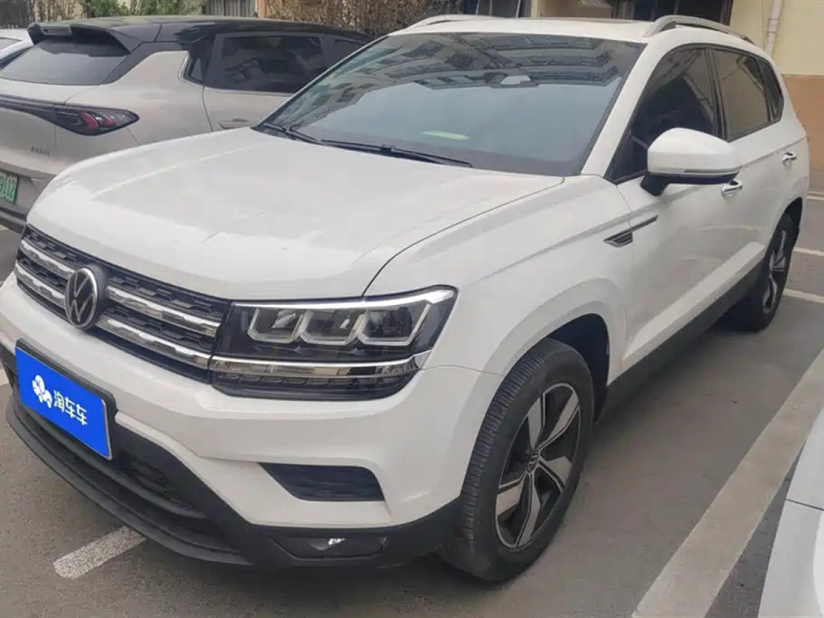 VOLKSWAGEN THARU  2022