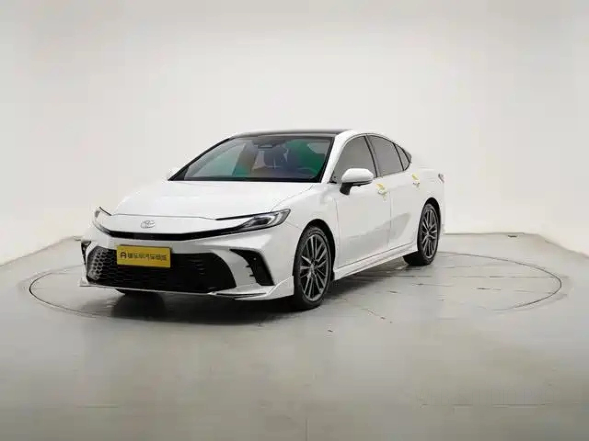 TOYOTA CAMRY  2025