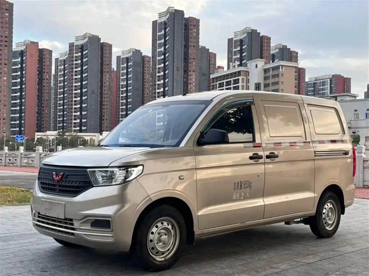 WULING HONGGUANG V