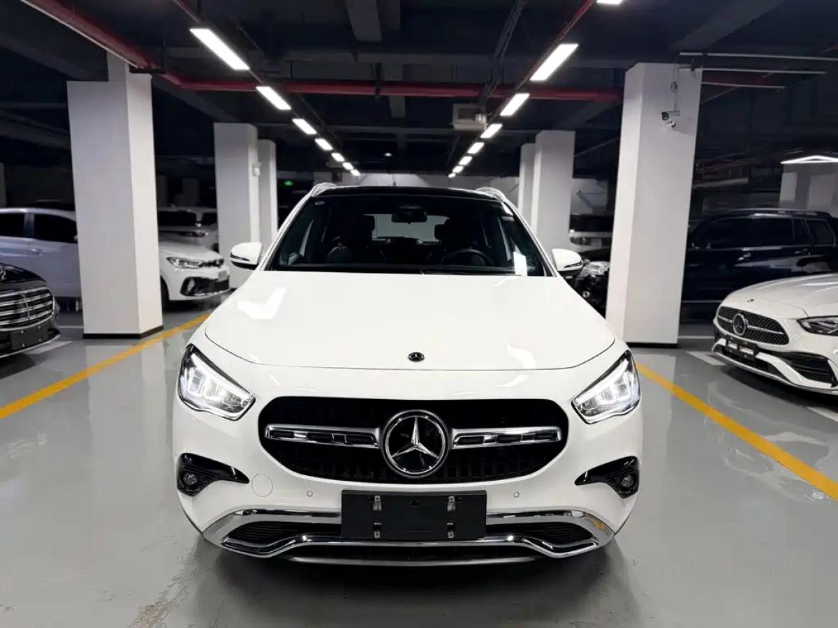 MERCEDES-BENZ GLA