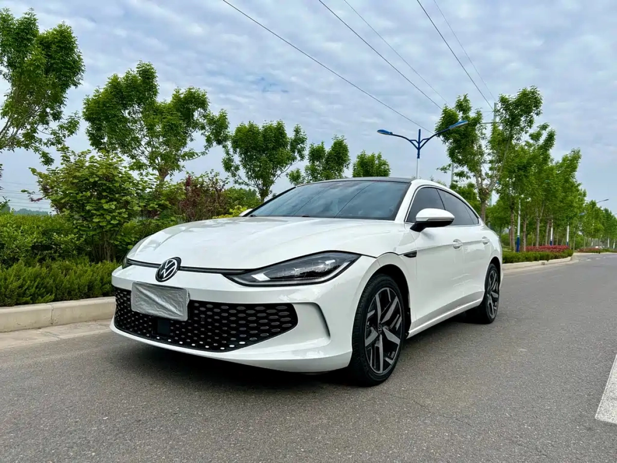 VOLKSWAGEN LAMANDO  2022