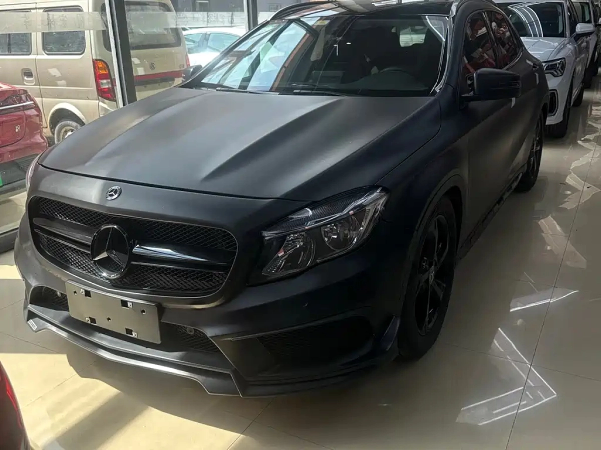 MERCEDES-BENZ GLA