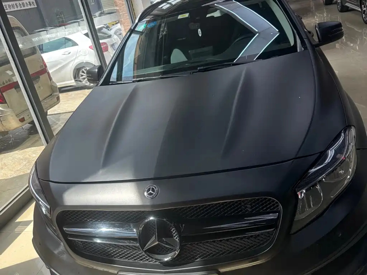 MERCEDES-BENZ GLA