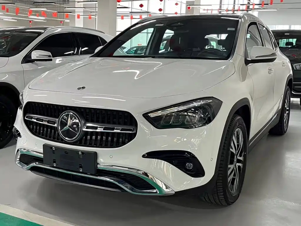 MERCEDES-BENZ GLA  2024