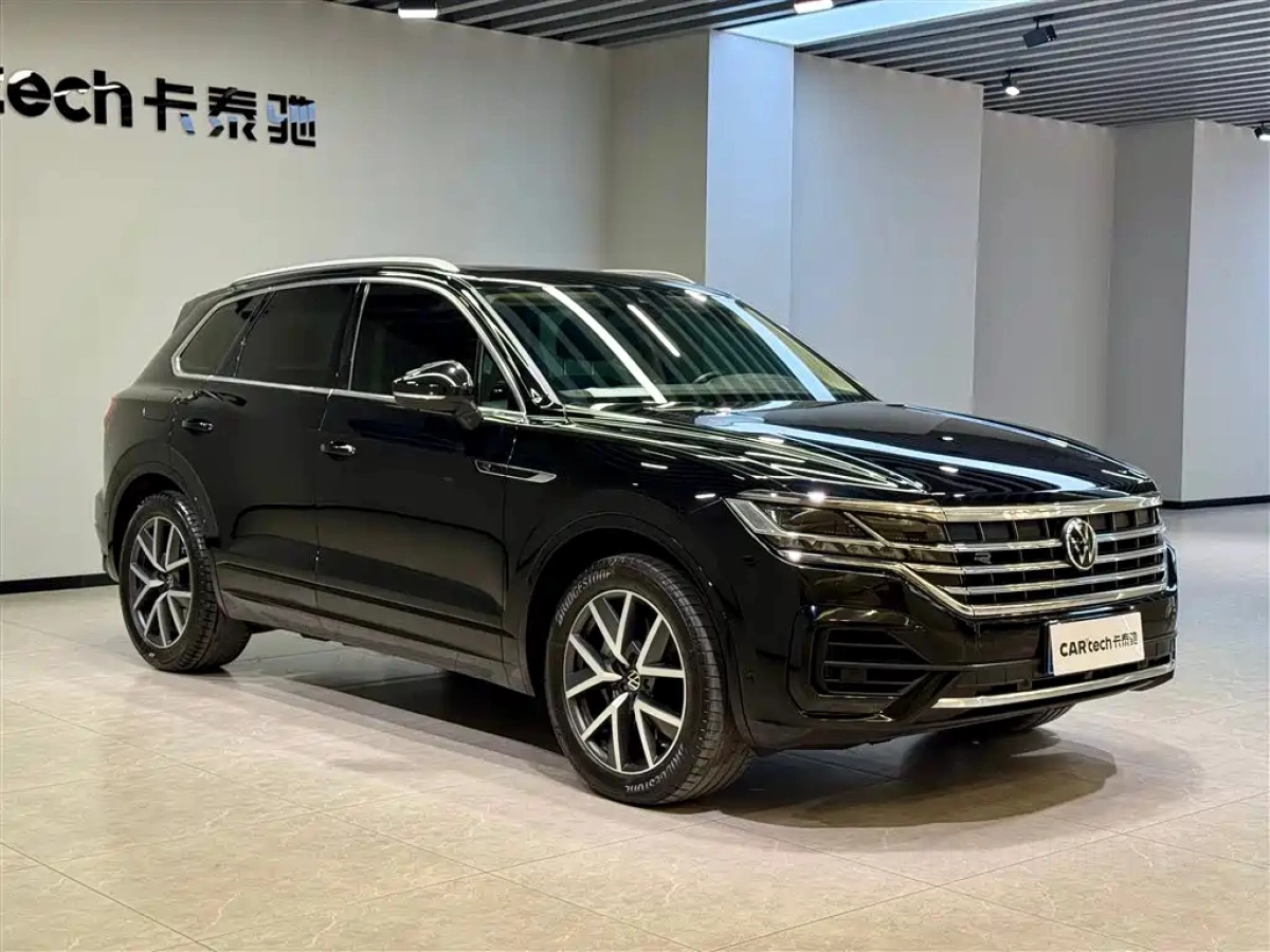 VOLKSWAGEN TOUAREG