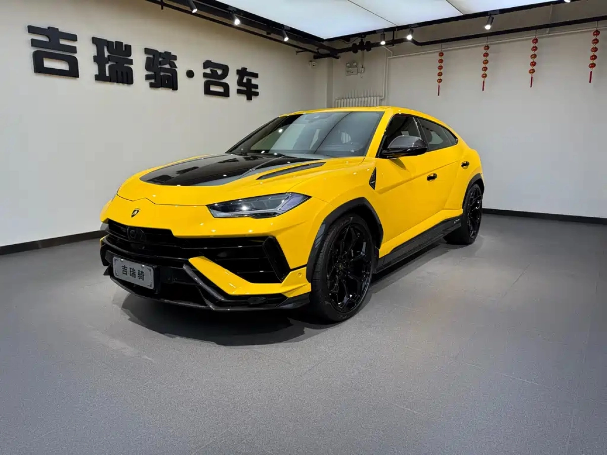 LAMBORGHINI URUS  2024