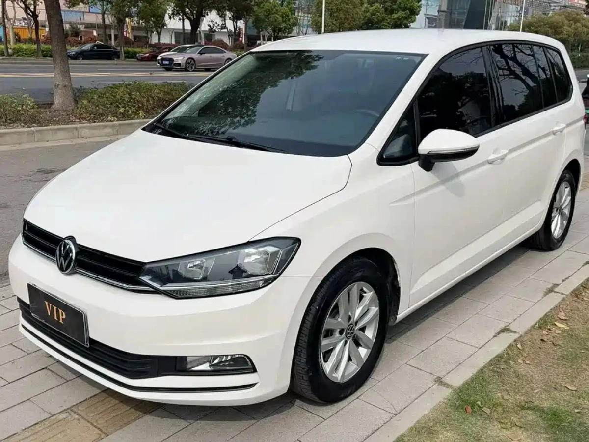 VOLKSWAGEN TOURAN