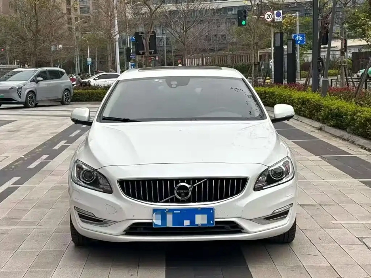 VOLVO S60  2020