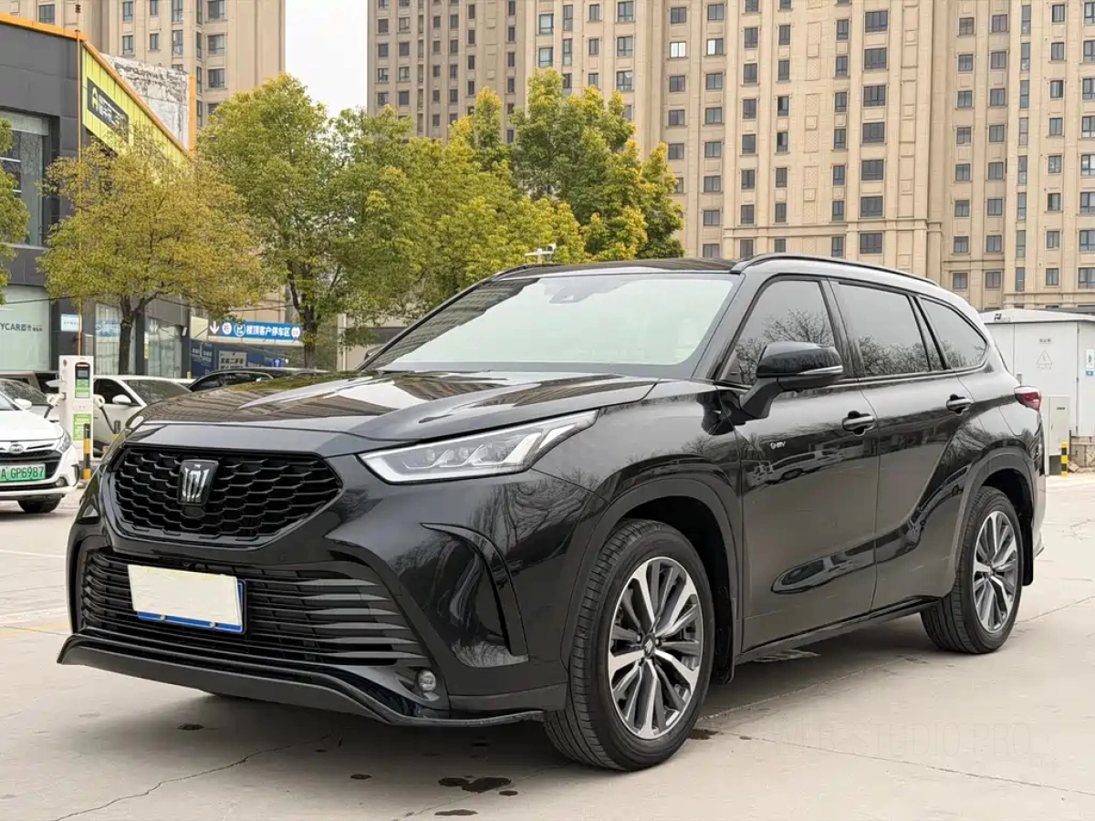 TOYOTA CROWN KLUGER  2024